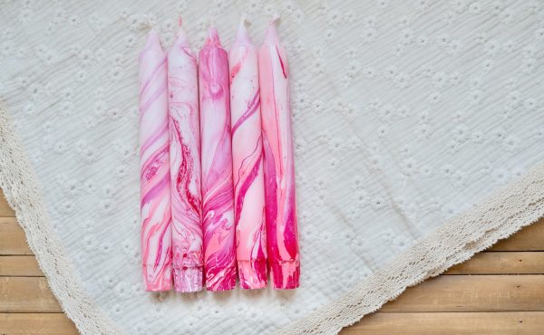 handgemaakte marmeren kaarsen hard roze